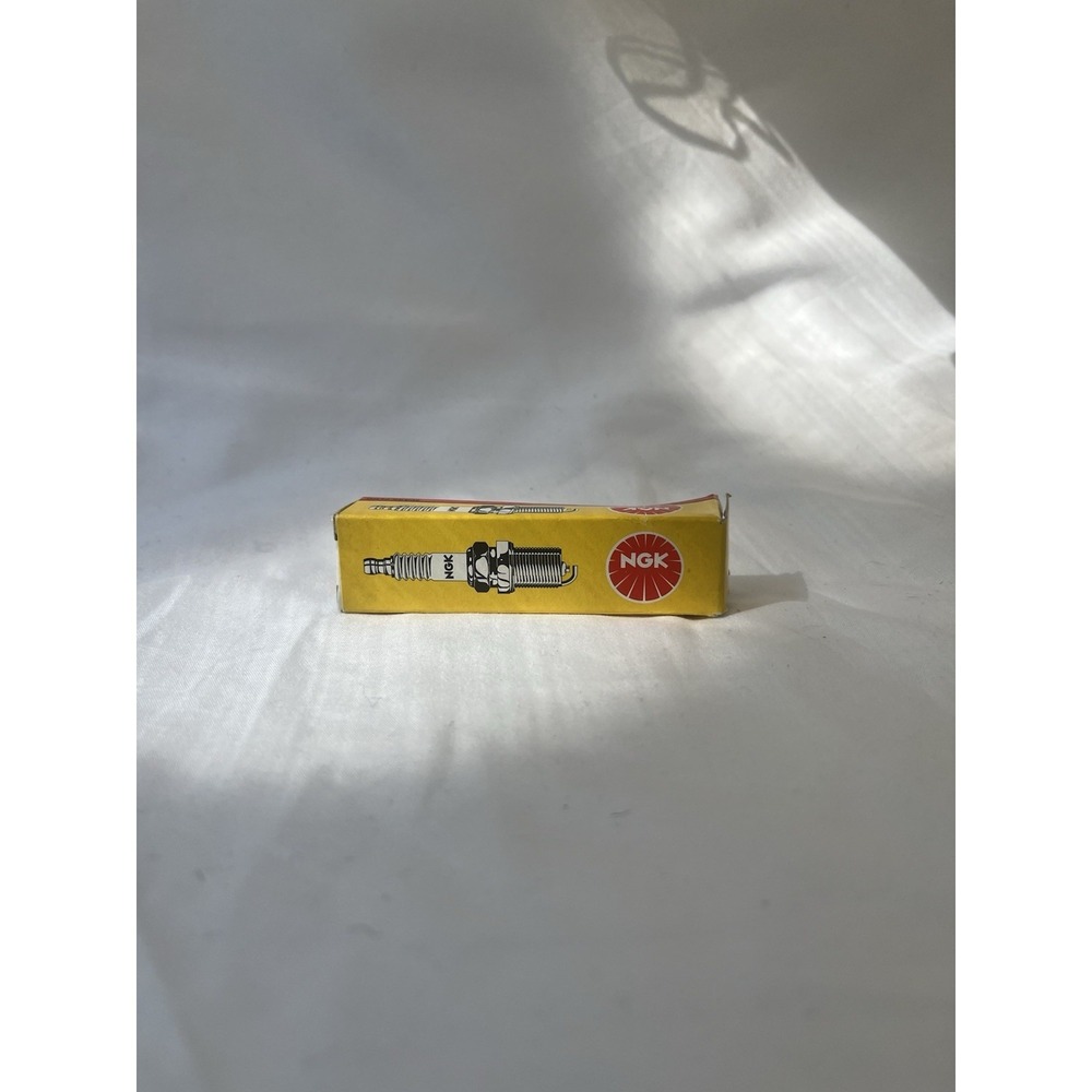 NGK 3066‎ CMR7H Spark Plug OEM Small Engine Replacement New